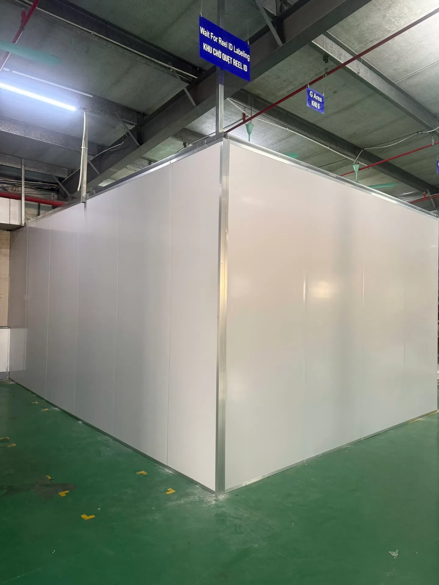 Thi công cửa Panel KCN Đồng Văn