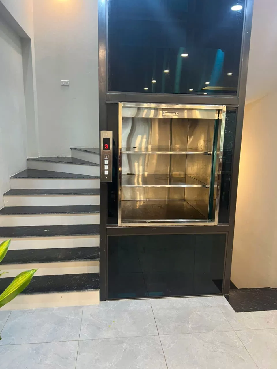 Thang Máy Tải Hàng Tại Đồng Văn – Ninh Bình